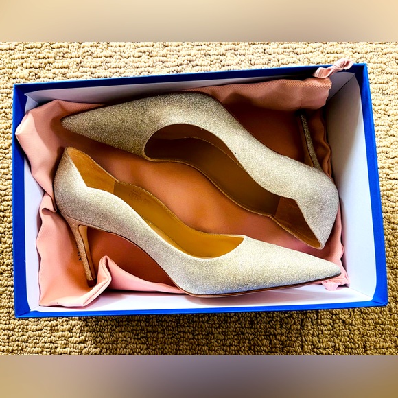 Stuart Weitzman Shoes - Stuart Weitzman Scallop Pump